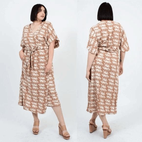 Mirth Dresses & Skirts - Mirth Brown Printed Short Sleeve Wrap Dress Women's Size Small/Medium